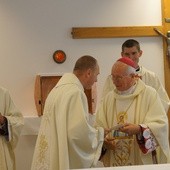 Podczas uroczystej Eucharystii bp Andrzej F. Dziuba erygował nową parafię, której proboszczem ustanowił ks. Rafała Babickiego