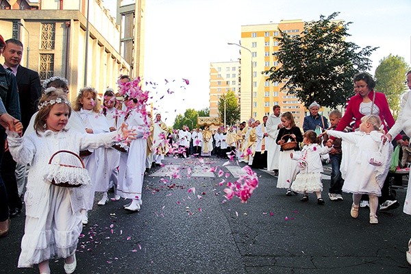  W uroczystej procesji wzięło udział wielu mieszkańców Gdyni