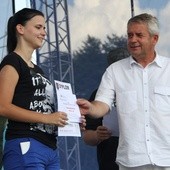Nagrody i dyplomy dla najlepszych sportowców wręczał między innymi burmistrz Miasta i Gminy Skaryszew Ireneusz Kumięga