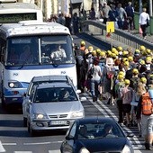 4.07.2014. Przemyśl. Pątnicy wyruszyli na trasę XXXIV Przemyskiej Archidiecezjalnej Pieszej Pielgrzymki na Jasną Górę. Dotrą do Częstochowy 15 lipca. 