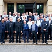 Gospodarzem spotkania był bp Marek Solarczyk. Uczestniczył w nim też sekretarz pomocniczy Kongregacji ds. Duchowieństwa abp Jorge Carlos Patrón Wong