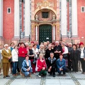  Przed sanktuarium maryjnym w Świętej Lipce