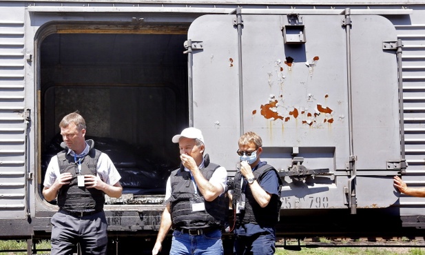 Śledczy zbadali zwłoki ofiar katastrofy samolotu