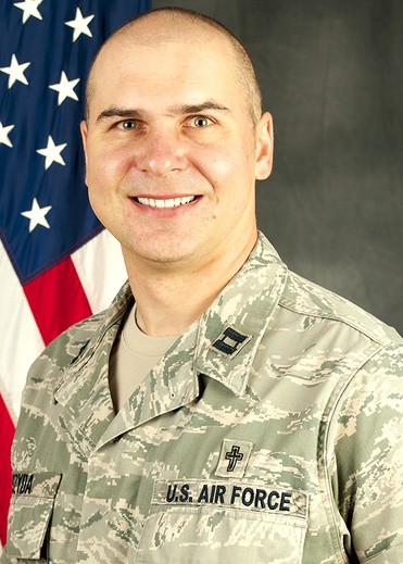 Ks. kapitan Arek Szyda,  kapelan US Air Force