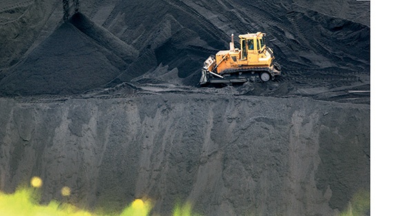 Na składowiskach kopalń należących do Kompanii Węglowej zalega ok. 6 mln ton węgla. Kompania się chwali, że jest największym producentem węgla w Unii. Problem polega na tym, że nie potrafi go sprzedać