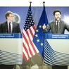 Negocjacjom w sprawie umowy o wolnym handlu między USA a Unią Europejską przewodniczą Dan Mullaney – w imieniu USA (z lewej) i Ignacio Garcia Bercero – ze strony UE