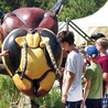Podczas zwiedzania parku napotkać można gigantyczne figury owadów
