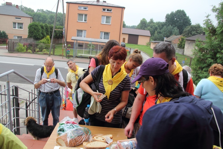 11. Pielgrzymka Katowicka - postój w Brzezinach Nowych