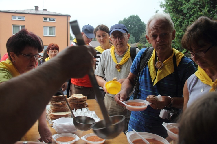 11. Pielgrzymka Katowicka - postój w Brzezinach Nowych