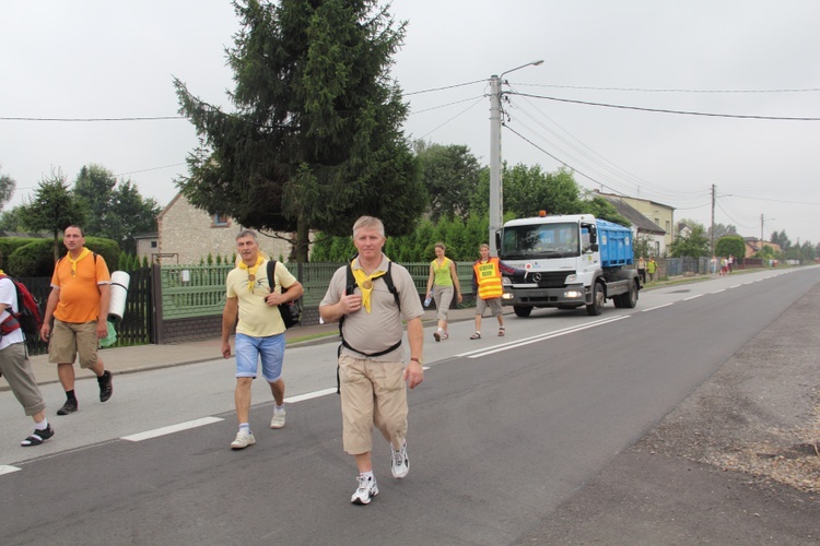 11. Pielgrzymka Katowicka - postój w Brzezinach Nowych