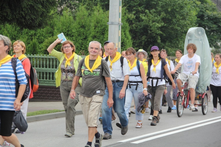 11. Pielgrzymka Katowicka - postój w Brzezinach Nowych