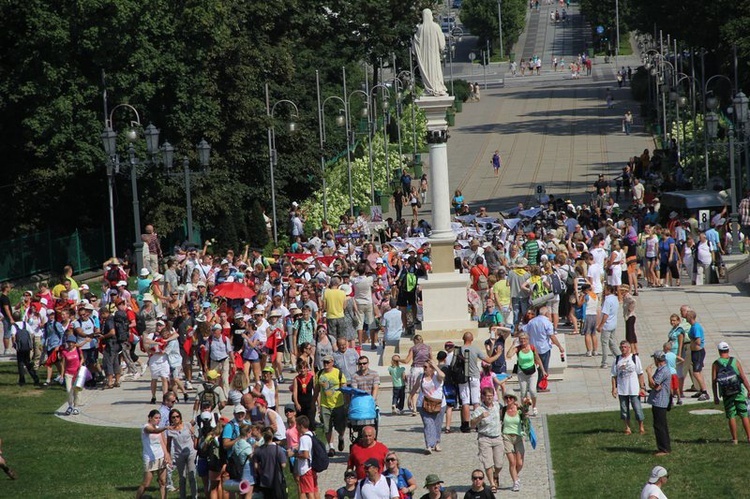 69. Pielgrzymka Rybnicka - Pielgrzymi na Jasnej Górze cz. 2