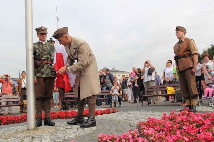 Sochaczewianie w hołdzie powstańcom