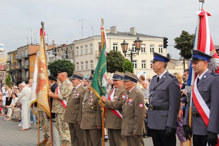 Sochaczewianie w hołdzie powstańcom