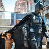 Batman – superbohater zdeterminowany w walce ze złem, obdarzony niezwykłym zmysłem detektywistycznym i twardymi pięściami