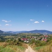  Powyżej: Warto wyjść na szczyt Potaczkowej, by móc podziwiać tak piękne widoki