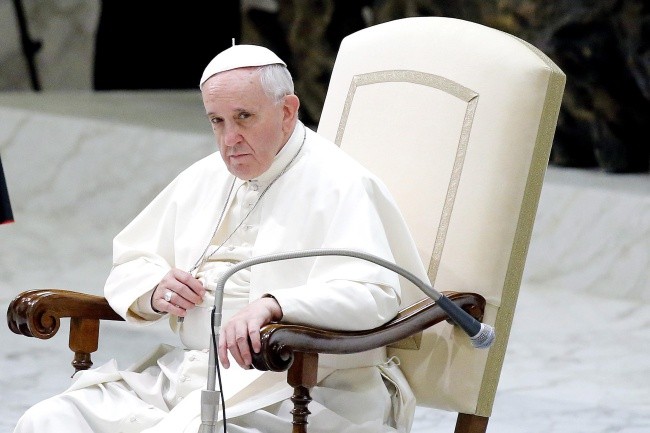Papież modli się za ofiary trzęsienia ziemi