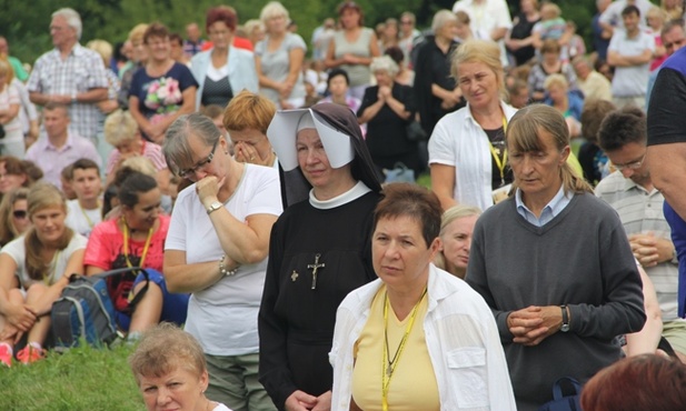  Pielgrzymi uczestniczyli w Mszy św. na placu przed WSD w Radomiu