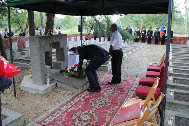 Poświęcenie cmentarza w Chmielowie