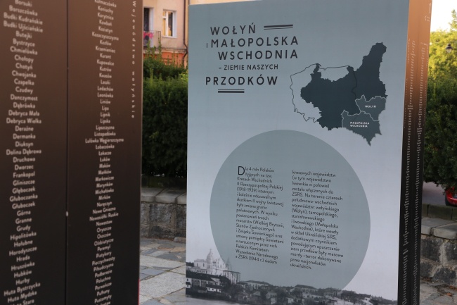 Wystawa "Wołyń 1943. Wołają z grobów, których nie ma" w Sobótce