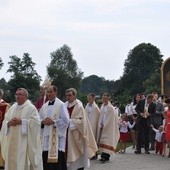 Procesja do kościoła