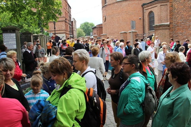 Pielgrzymka kobiet do Piekar - początek uroczystości