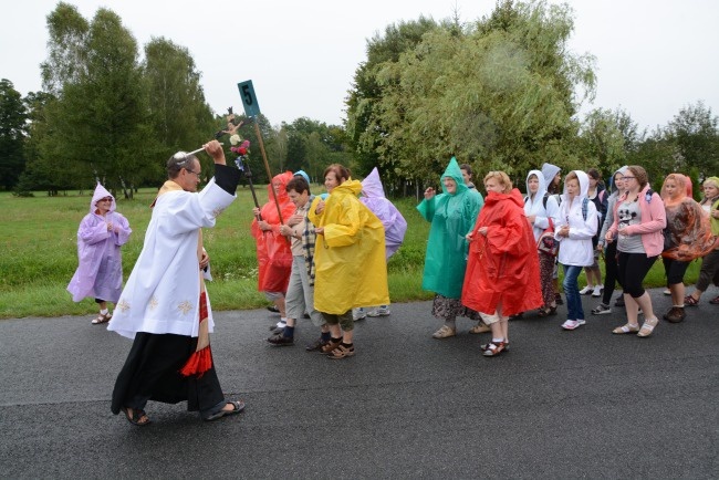 W Starej Kuźni obiad w deszczu