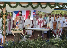 Pod przewodnictwem biskupów modliło się 2 tysiące Polaków, Czechów i Słowaków