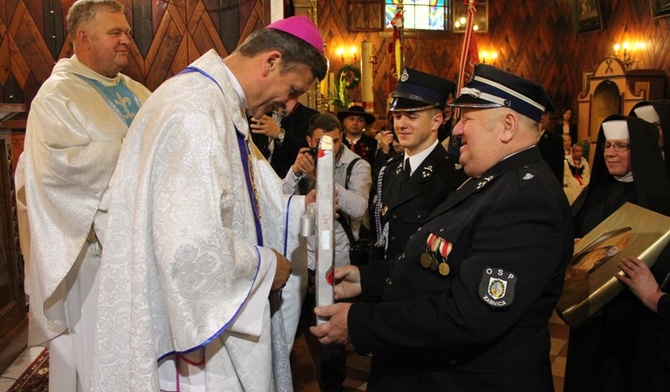 Mieszkańcy Żabnicy świętowali jubileusz swojego kościoła razem z biskupem Romanem Pindlem