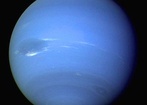 Przy pomocy teleskopu naziemnego zaobserwowano ciemną plamę na Neptunie