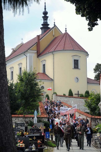 Pomnik "Polskie Orły" w Morawicy