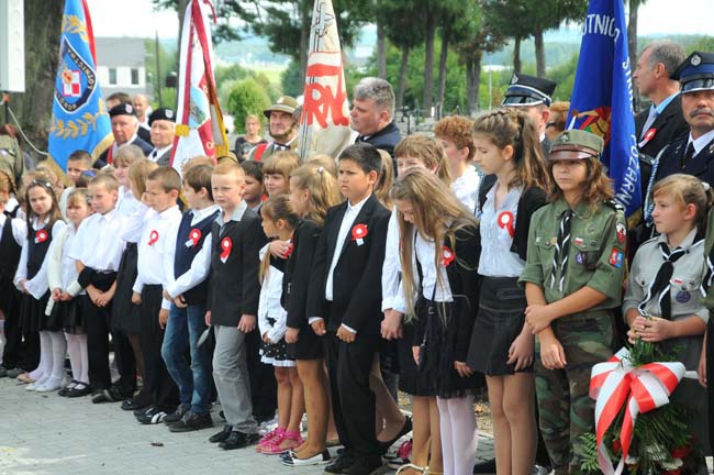 Pomnik "Polskie Orły" w Morawicy