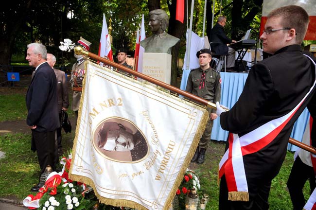 Pomnik gen. Elżbiety Zawackiej