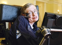 Prof. Stephen Hawking  posługuje się skomplikowanym urządzeniem, poruszanym  jednym palcem