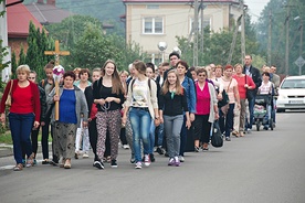 Piesza pielgrzymka z Chwałowic w drodze do radomyskiego sanktuarium