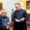 Kraków, wrzesień 2014: przekazanie relikwii św. Jana Pawła II dla Skrzatusza