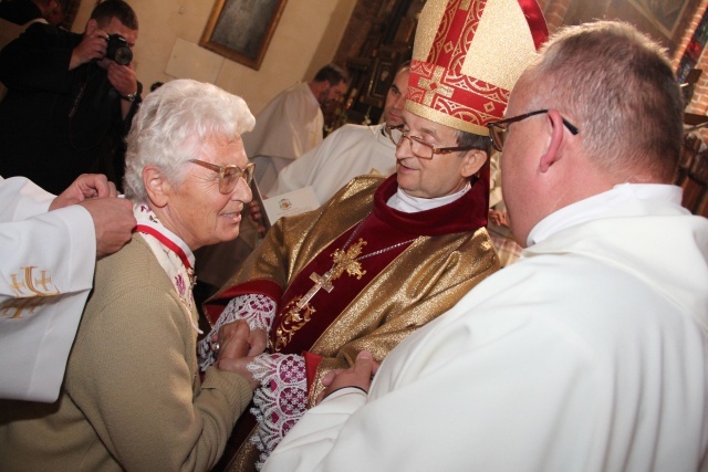 Diecezjalne odznaczenia dla świeckich