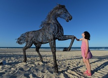 Rzeźby na Złotej Plaży