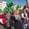  W ub. roku na czele marszu, w rytmie poloneza, szły Urszula Grabowska i Maja Ostaszewska