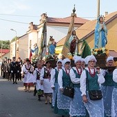 Procesyjne wprowadzenie obrazu i relikwii w Uściu Solnym