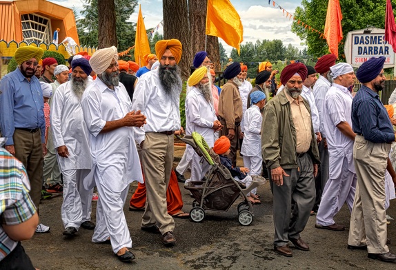 Kazali sikhowi zdjąć turban. Mieli prawo?