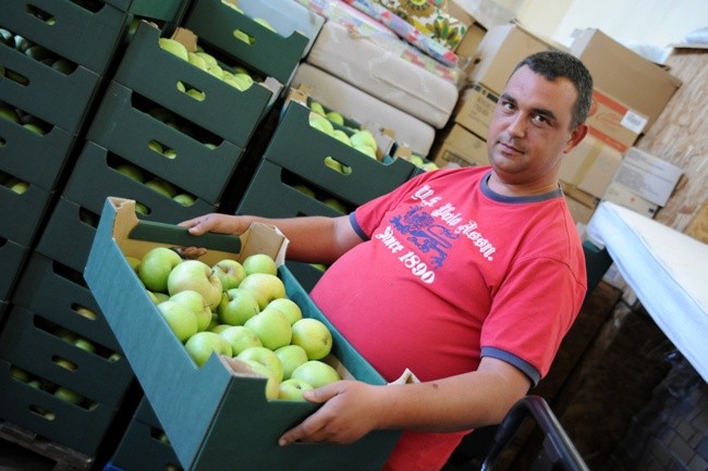 W magazynach diecezjalnej Caritas można już odbierać jabłka i marchew