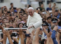 Serdeczne powitanie papieża w Tiranie