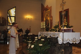 Mieszkańcy kolejnej parafii modlą się przed cudownym obrazem MB Latyczowskiej