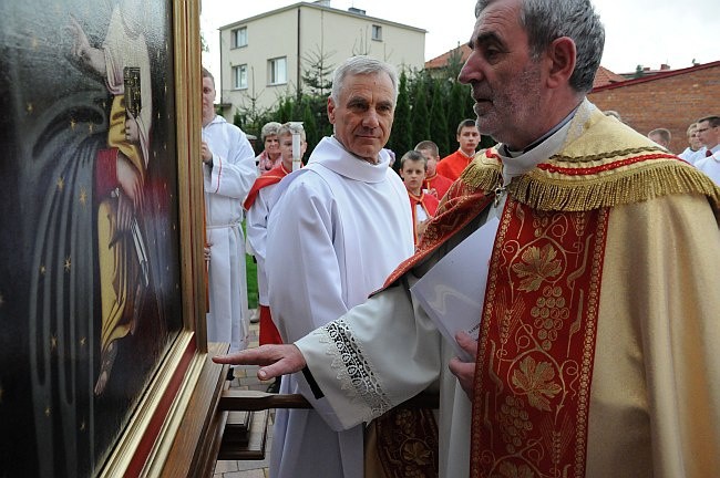 Mama cieszy się sukcesami dzieci