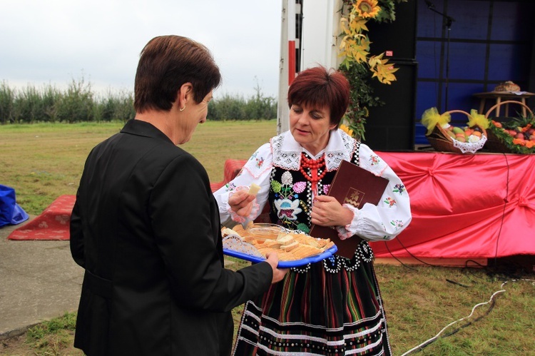 Suma dożynkowa i obrzęd dzielenia chlebem