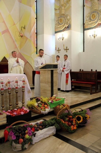 Suma dożynkowa i obrzęd dzielenia chlebem