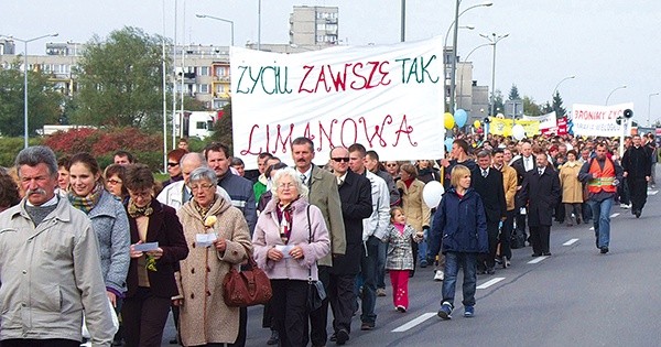  Każdego roku w marszu uczestniczą przedstawiciele wielu grup i środowisk