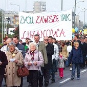  Każdego roku w marszu uczestniczą przedstawiciele wielu grup i środowisk