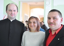  Ks. Paweł Dubowik (z lewej), pani Maria z mężem Wojciechem